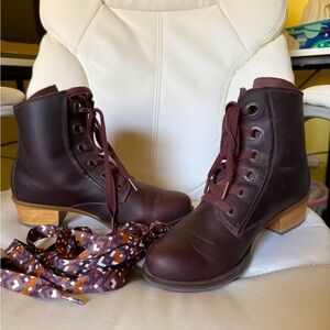 Chaco cataluna boots women’s 9 leather